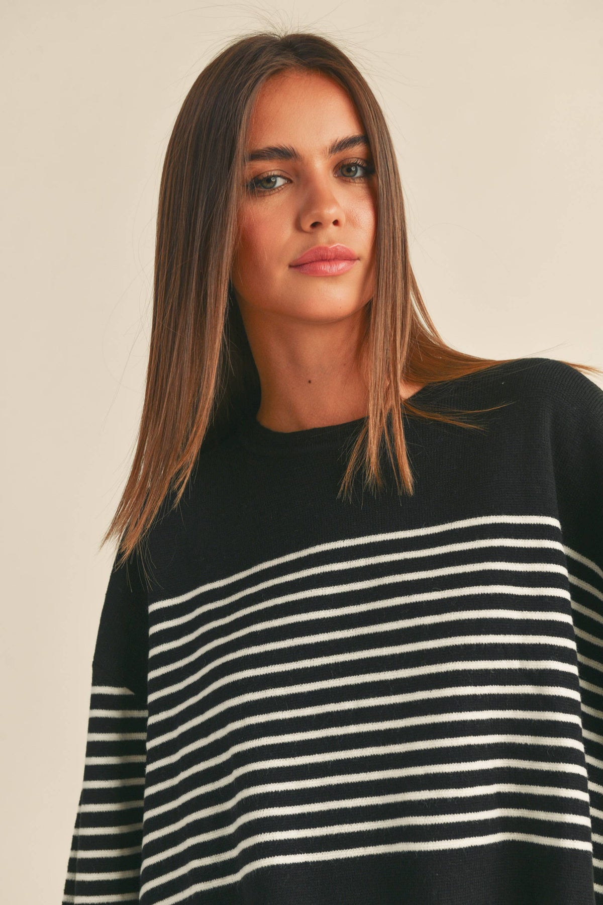 STRIPED WIDE SLEEVE KNITTED TOP - WHITE/BLACK