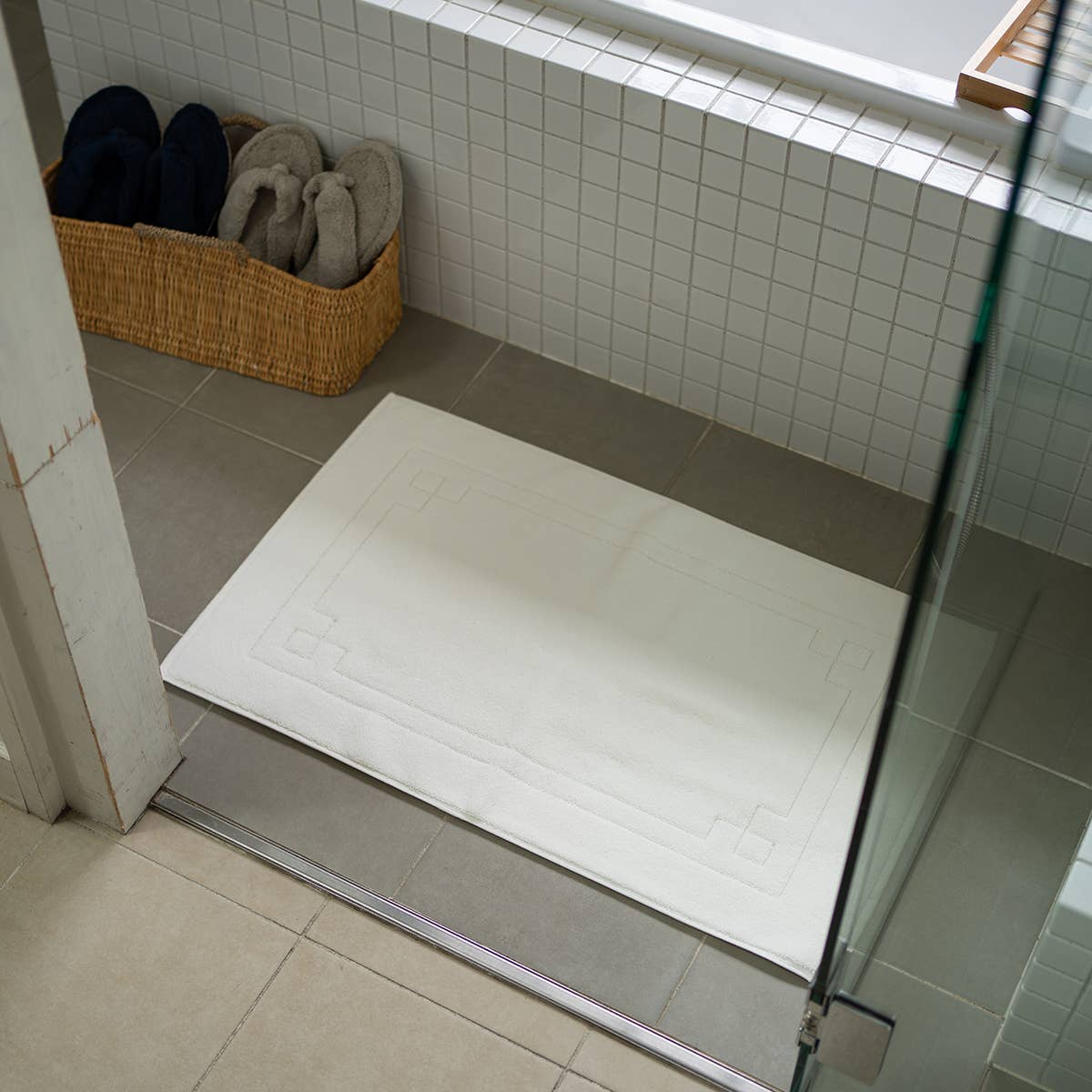 UCHINO Pile Bath Mat: Gray