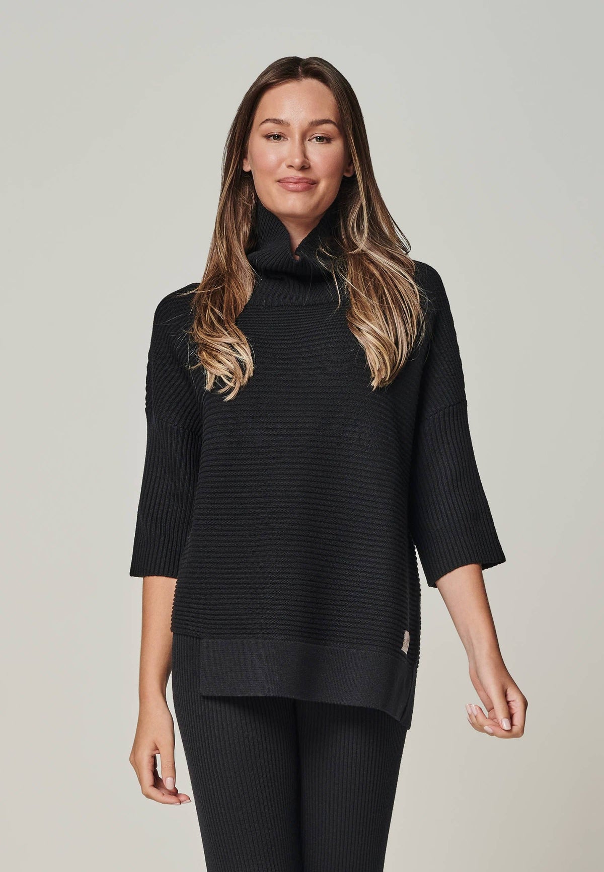 LOUNGEWEAR SET - Bailey Sweater & Caja Legging: S / Black