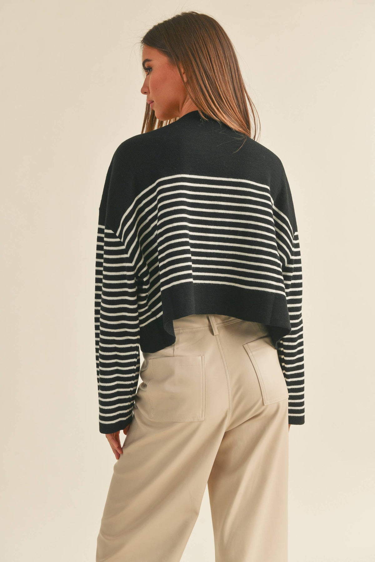 STRIPED WIDE SLEEVE KNITTED TOP - WHITE/BLACK