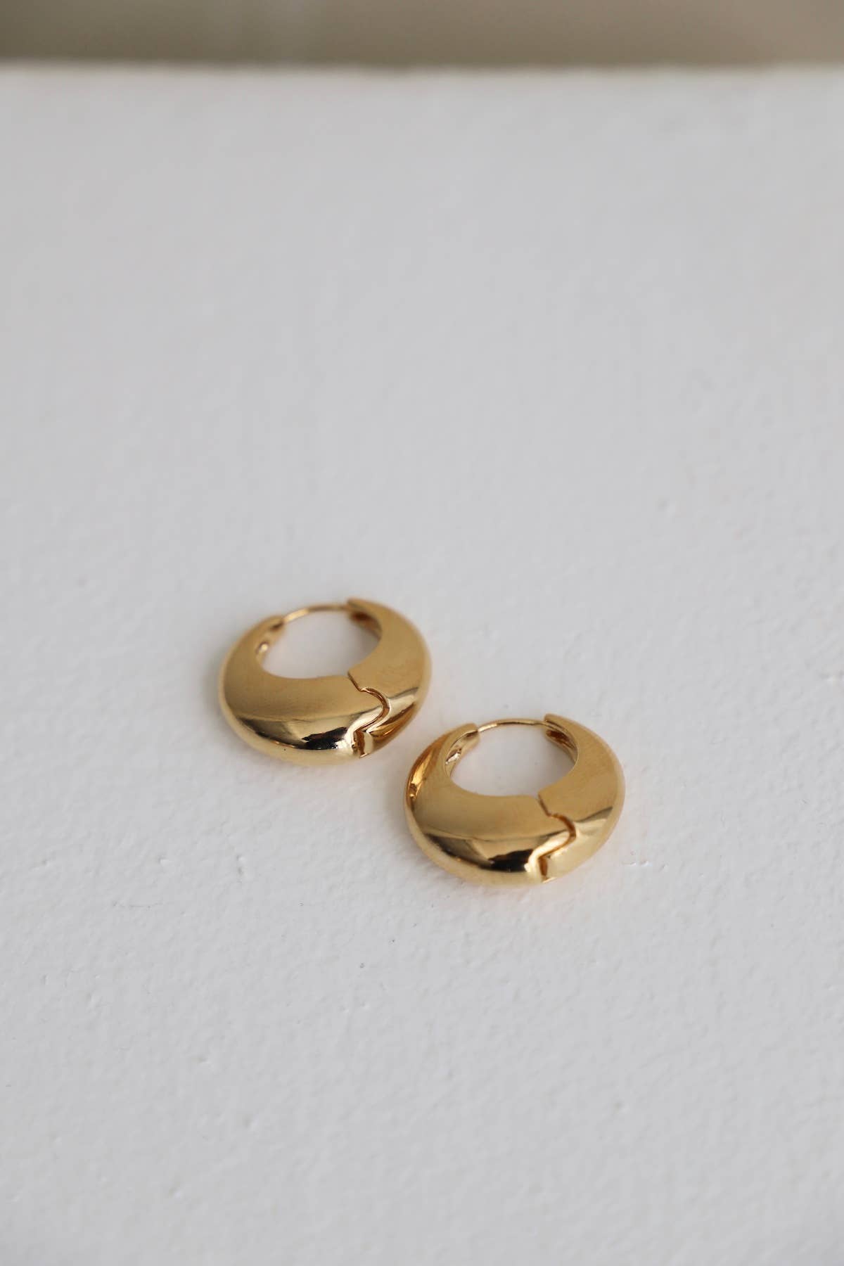 AMALFI CHUNKY HOOPS - GOLD PLATE: Small